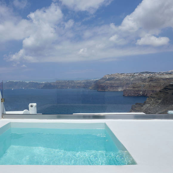 Private outdoor hot tub in Deluxe double room overlooking the caldera and blue Aegean sea