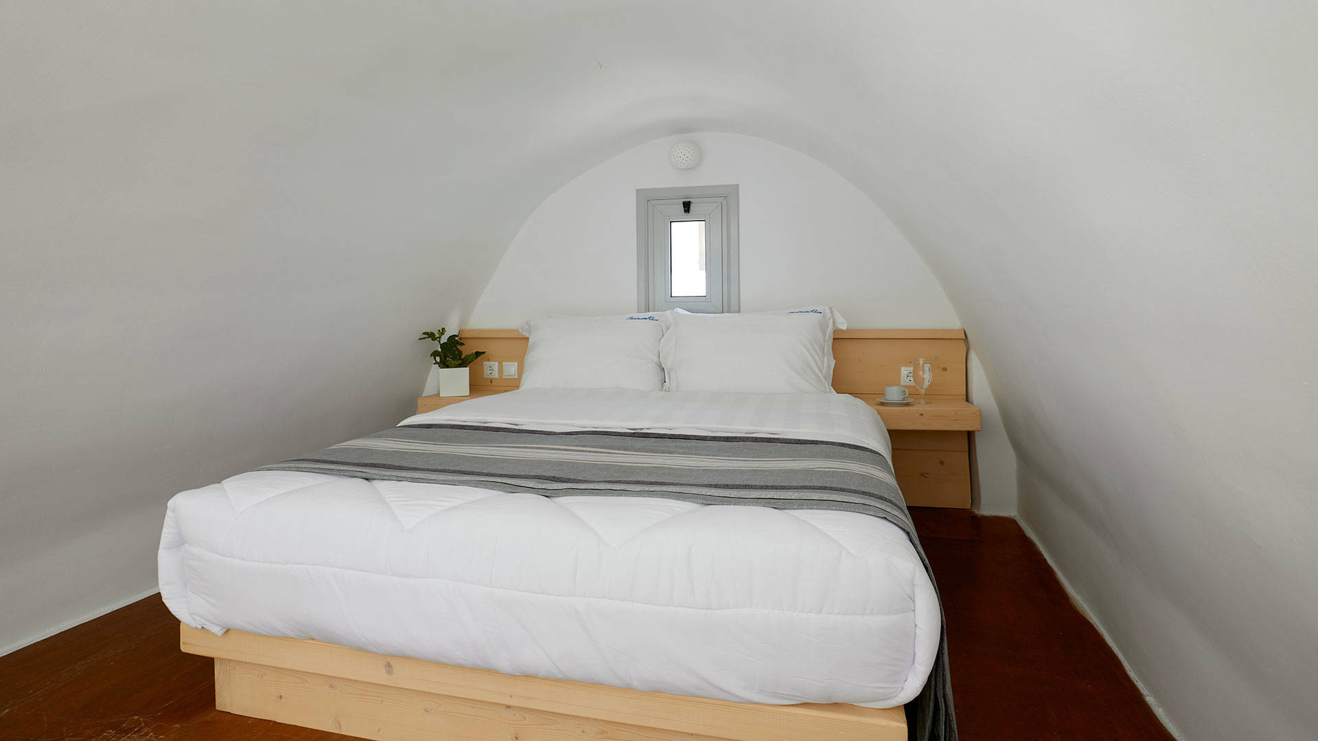 
Santorini View Hotel double bed bedroom