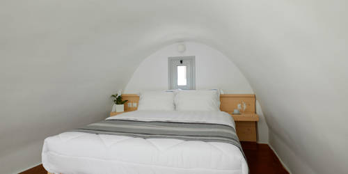 
Santorini View Hotel double bed bedroom