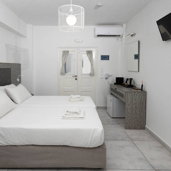 Bright Standard room with twin beds and modern furnishings at Santorini View Hotel in Akrotiri